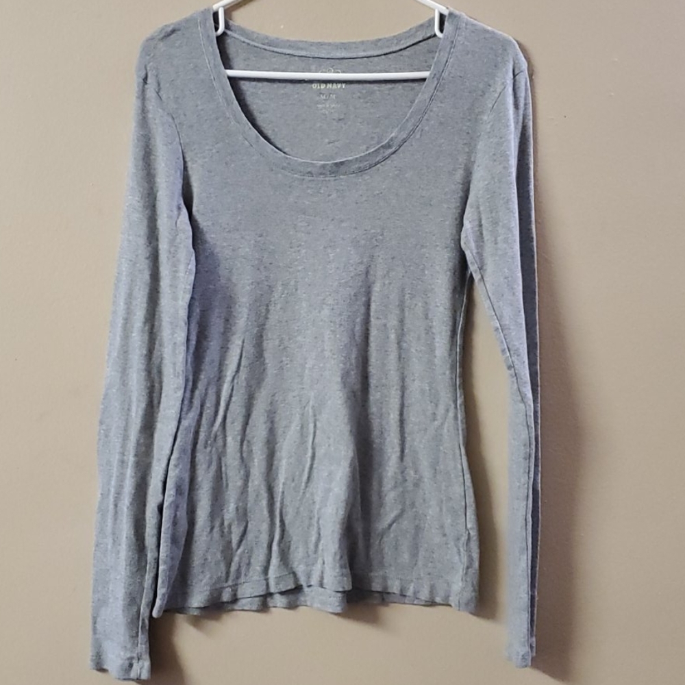 Gray long sleeve shirt